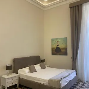 domus-iole-appartamento-nel-centro-storico.taorminaitalyhotels.com/